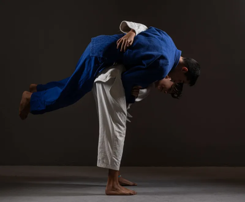 Oser sans déraper : la philosophie du risque maîtrisé selon les champions du tatami